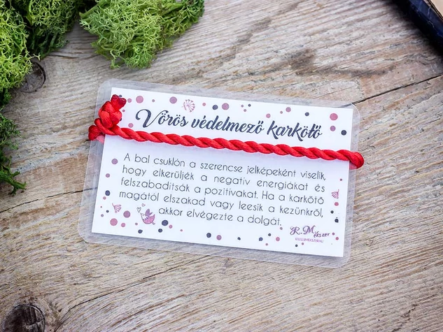 Kabbala védelmező vörös textil karkötő kártyával