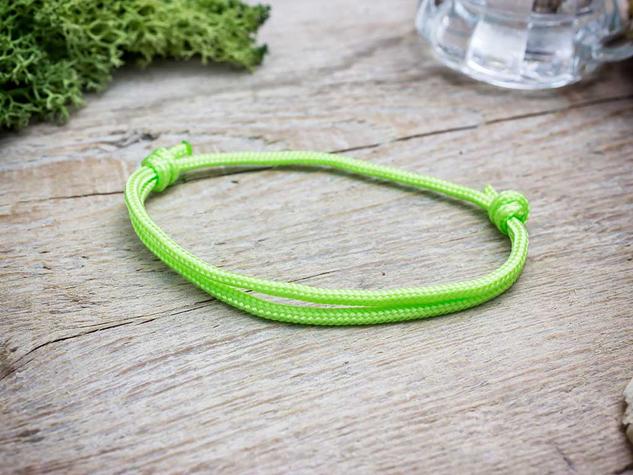 Frissesség zöld paracord karkötő