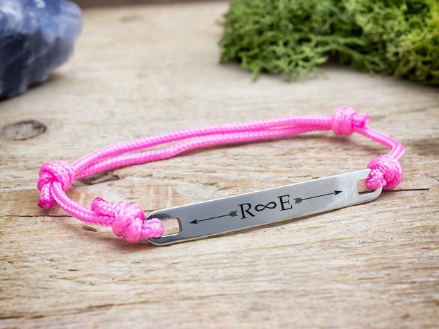 Egyetlen egyedi lapbetétes rózsaszín microcord karkötő