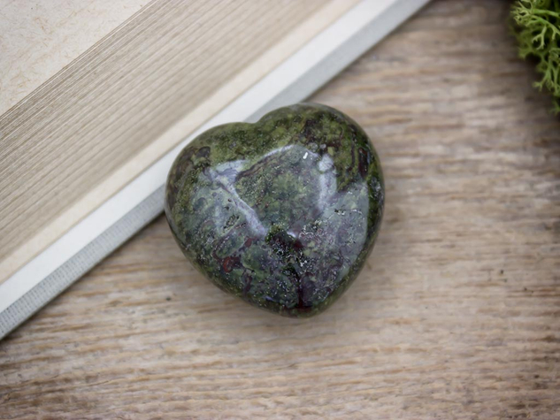 Heart sárkányvér achát közepes ásvány szív