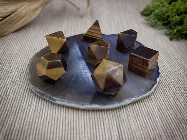 Shapes naturális tigrisszem és achát ásvány szett