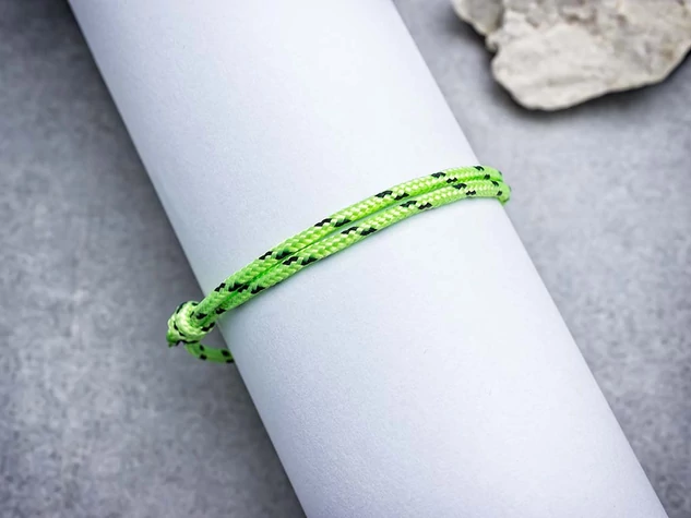 Pozitív asszociáció zöld paracord karkötő