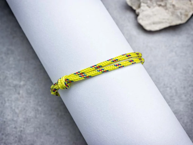 Sugallat sárga paracord karkötő
