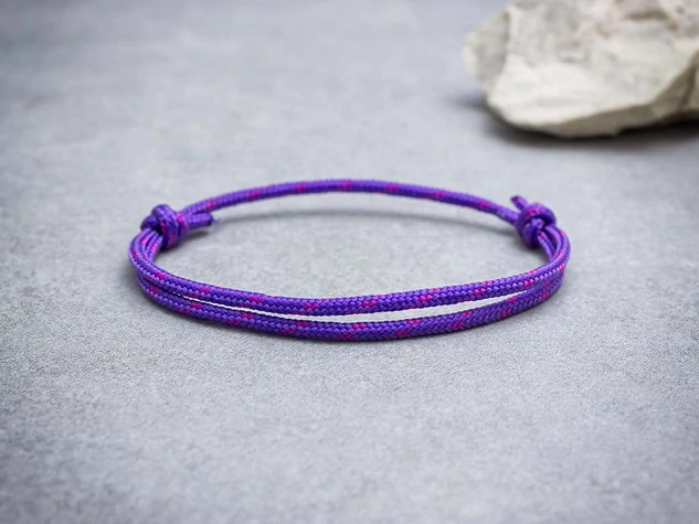 Nyugtató lila paracord gyerek karkötő