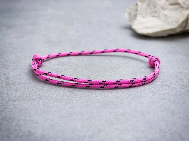 Motivált pink paracord karkötő
