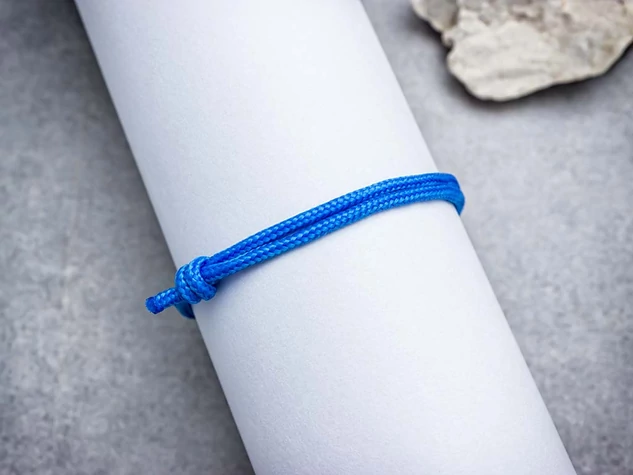 Törhetetlen kék paracord karkötő
