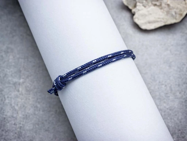Elkötelezettség kék paracord karkötő