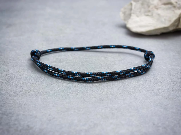 Eltökéltség fekete paracord gyerek karkötő