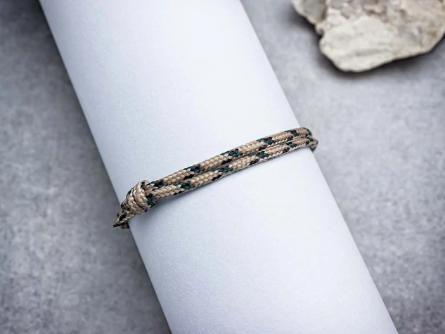 Erőforrás barna paracord karkötő