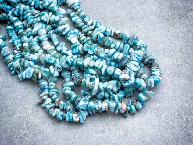 Természetes larimar szemcse ásvány