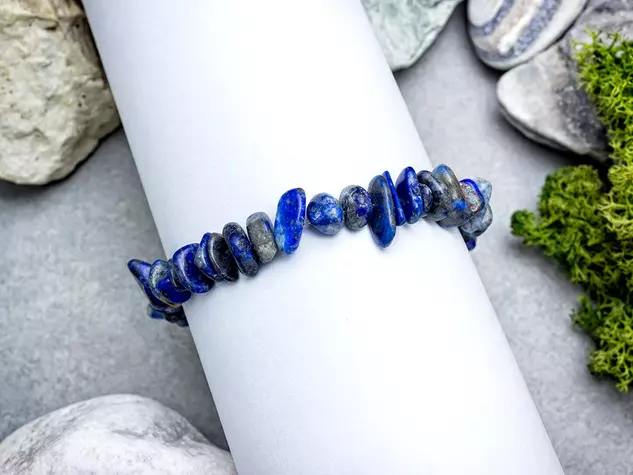 Nyitottság lápisz lazuli szemcse ásvány karkötő