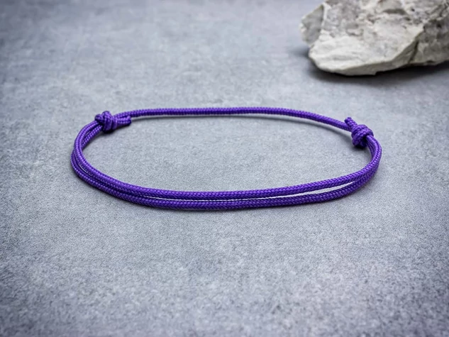 Barátság lila paracord karkötő