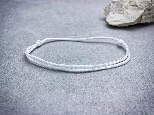 Jóakarat fehér paracord karkötő