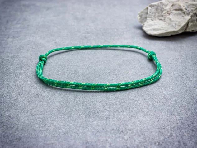 Boldogság zöld paracord karkötő