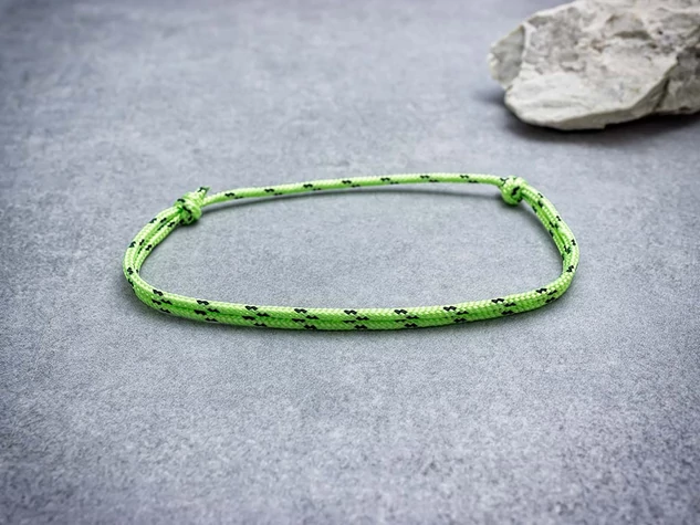 Pozitív asszociáció zöld paracord bokalánc