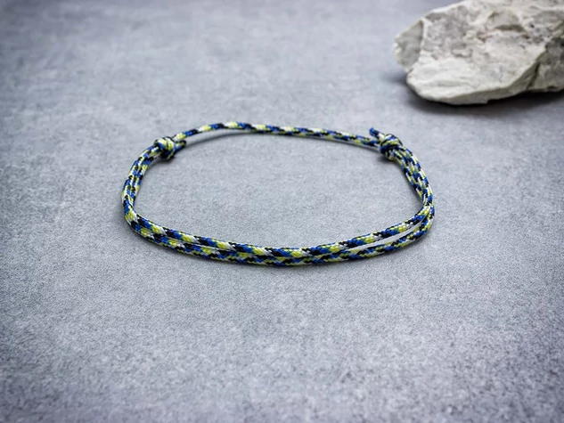 Megnyugtató kék paracord karkötő