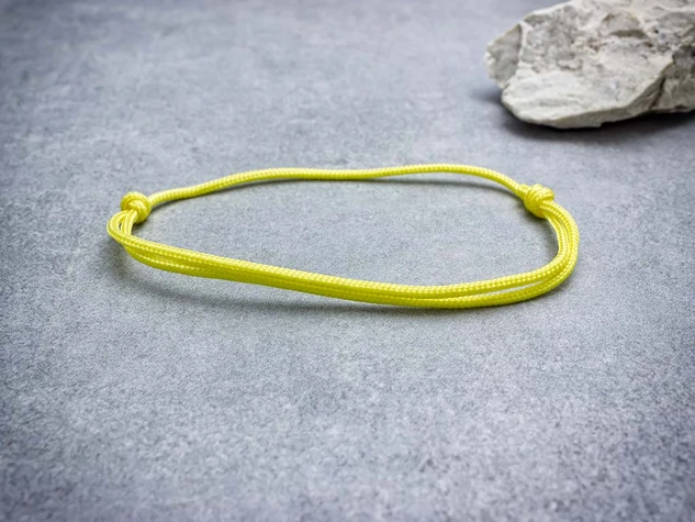 Hangulatos sárga paracord karkötő