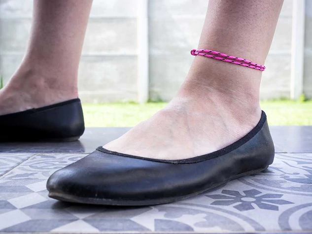 Motivált pink paracord bokalánc