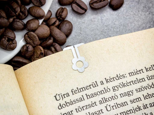 Margaréta oldaljelölő acél könyvjelző