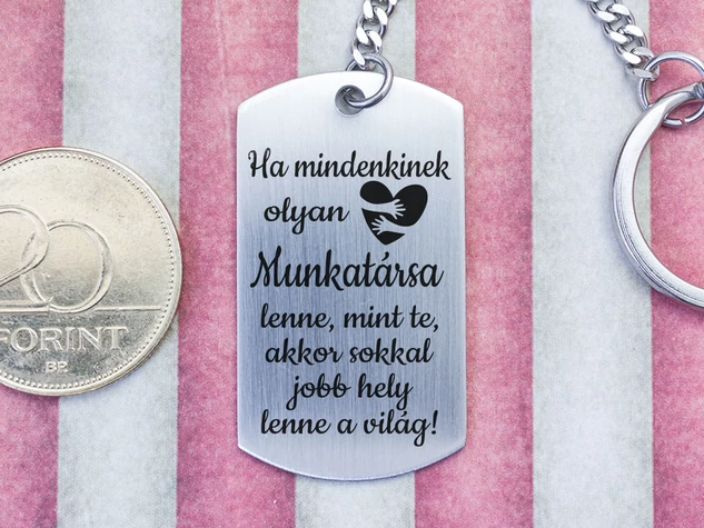 Olyan munkatársa lenne acél medálos kulcstartó