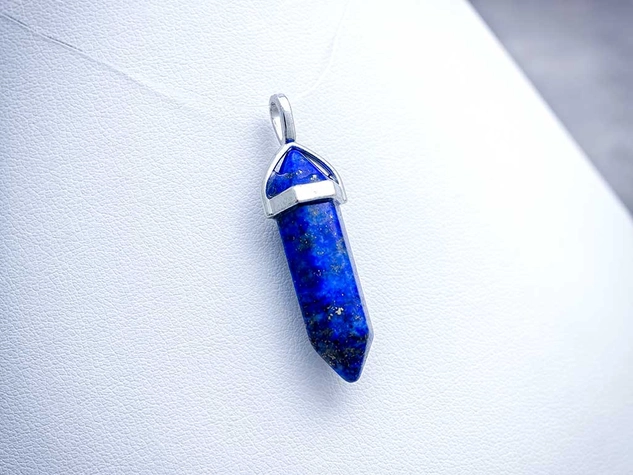 Lápisz lazuli kétcsúcsos ásvány medál